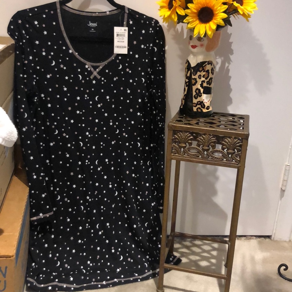 Jenni sleep shirt with stars and moons. New. M.
